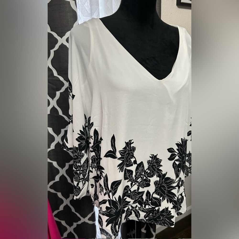 White House Black Market Floral Black and White Women's Top